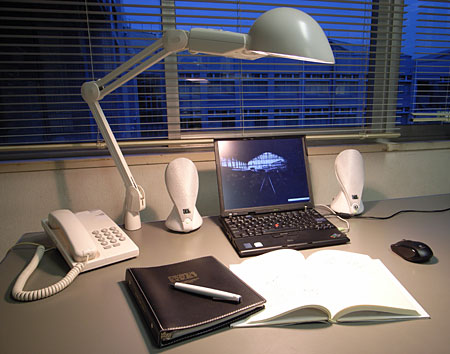 Office_Desk_200804.jpg